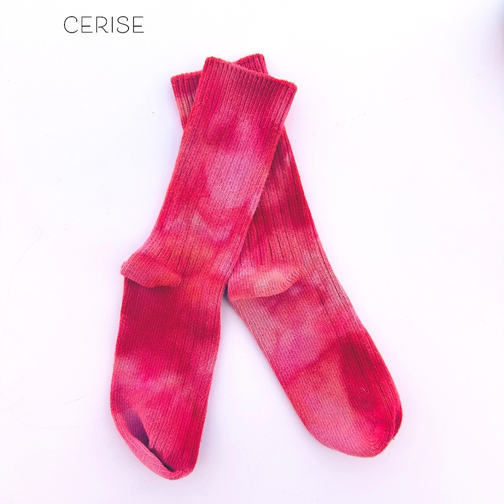 Ice Dye Comfy Crew Socks, Cherry Red Tie Dye Cotton Socks, Womens M, Mens S
